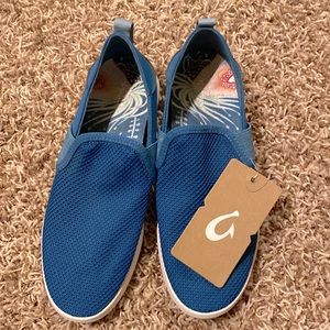 OluKai Hale’Iwa slip on NWT